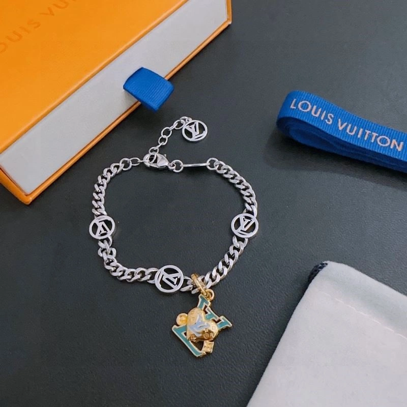 Chic Louis Vuitton Bracelets 249553