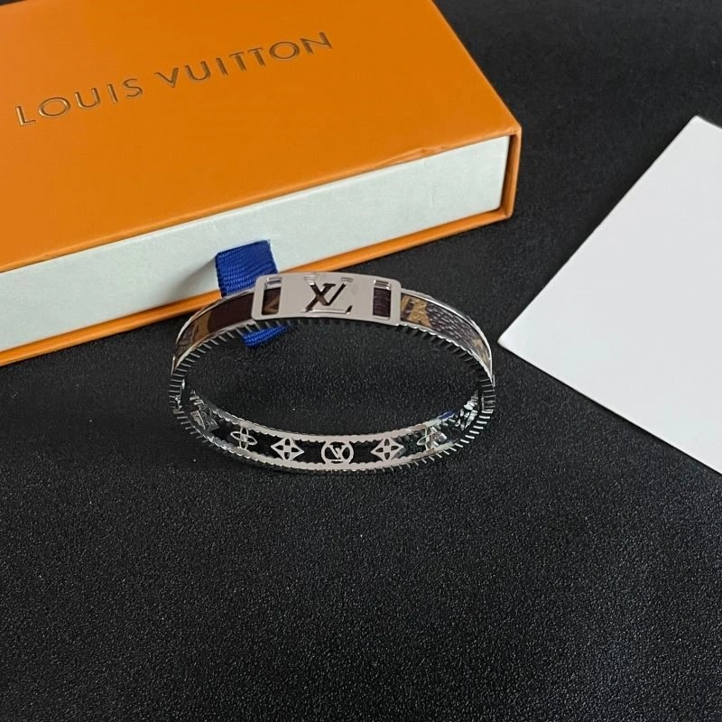 Minimalist Louis Vuitton Bracelets 249549