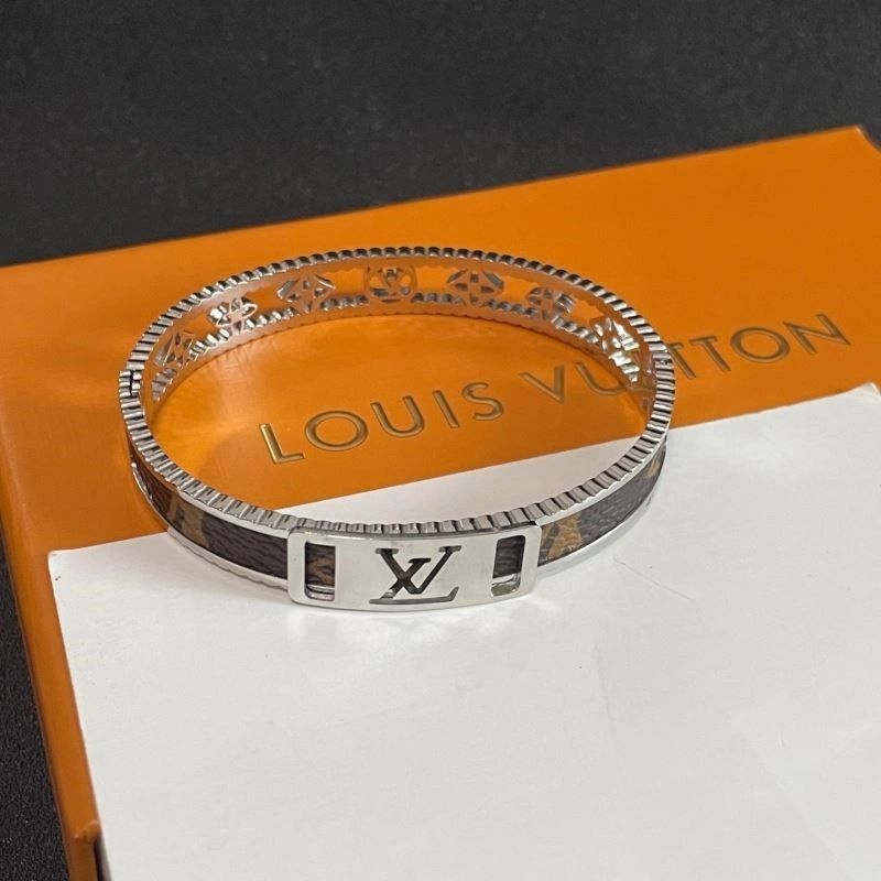 Minimalist Louis Vuitton Bracelets 249549