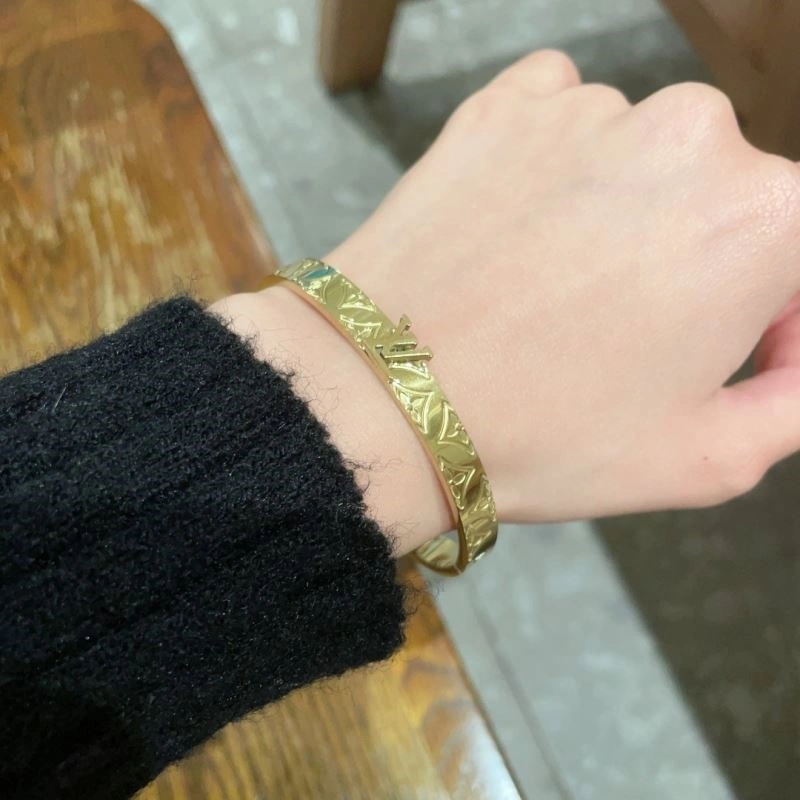 TimelessDesign Louis Vuitton Bracelets 249536