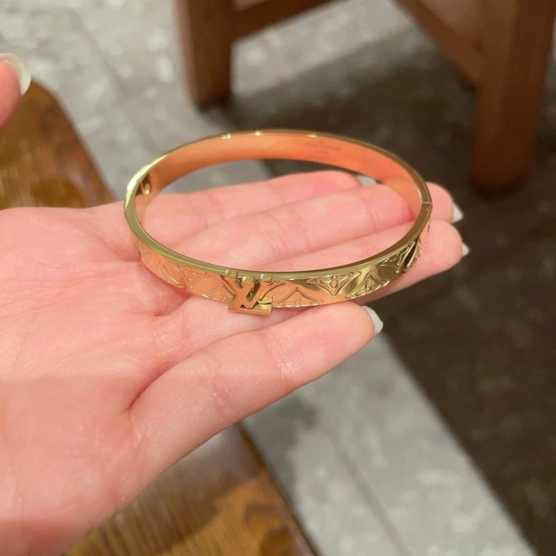 TimelessDesign Louis Vuitton Bracelets 249536