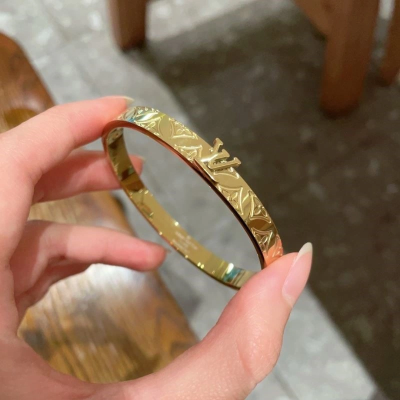 TimelessDesign Louis Vuitton Bracelets 249536