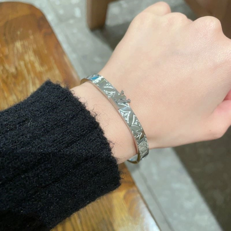 Louis Vuitton Bracelets Soft 249520