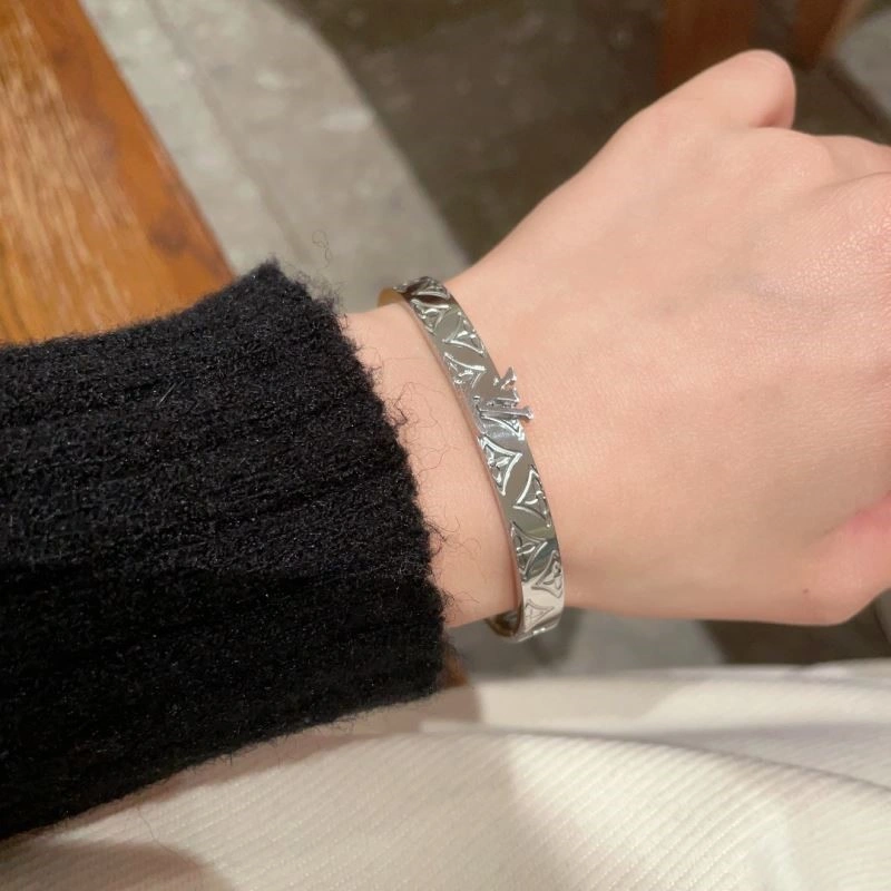 Louis Vuitton Bracelets Soft 249520