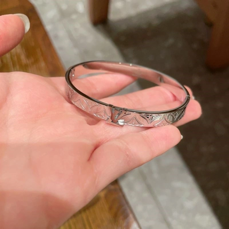 Louis Vuitton Bracelets Soft 249520