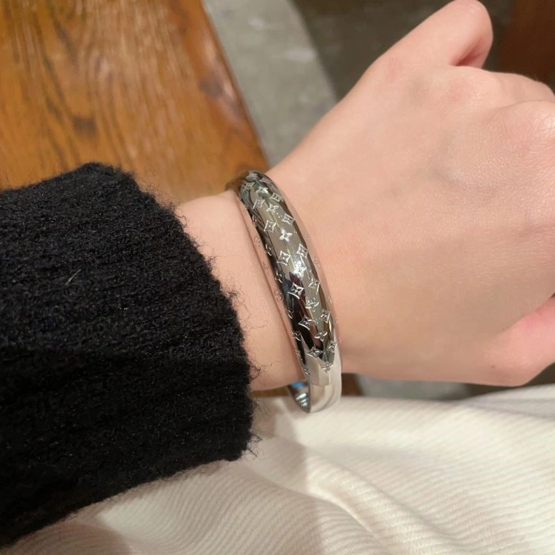 Breathable Louis Vuitton Bracelets 249530