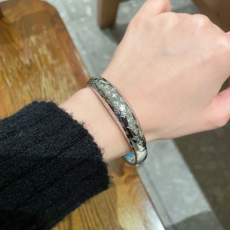 Breathable Louis Vuitton Bracelets 249530