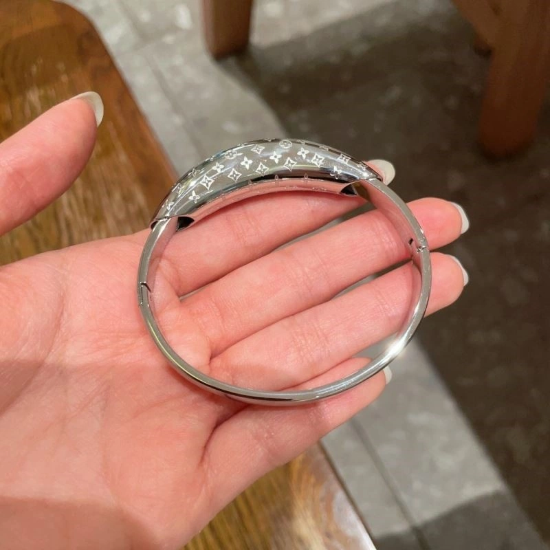Breathable Louis Vuitton Bracelets 249530