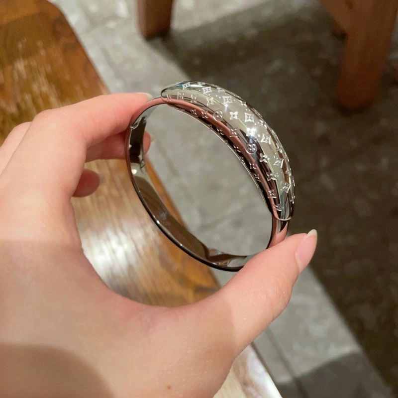 Breathable Louis Vuitton Bracelets 249530