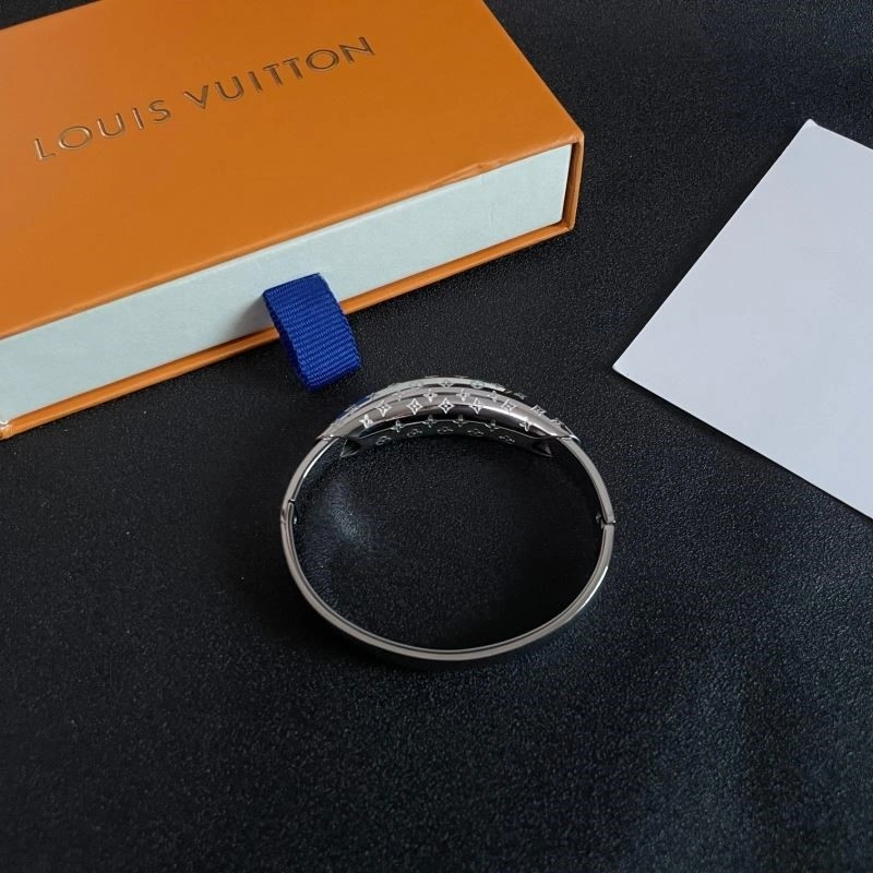 Breathable Louis Vuitton Bracelets 249530