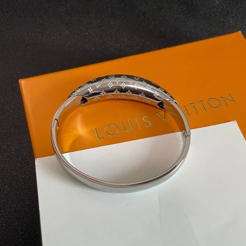 Breathable Louis Vuitton Bracelets 249530