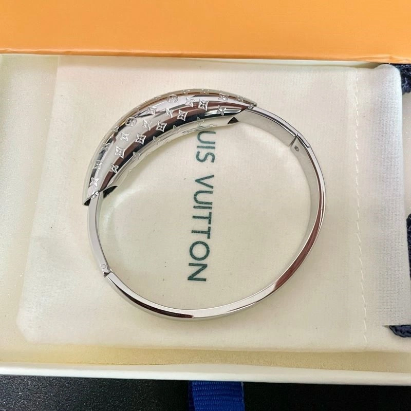 Breathable Louis Vuitton Bracelets 249530