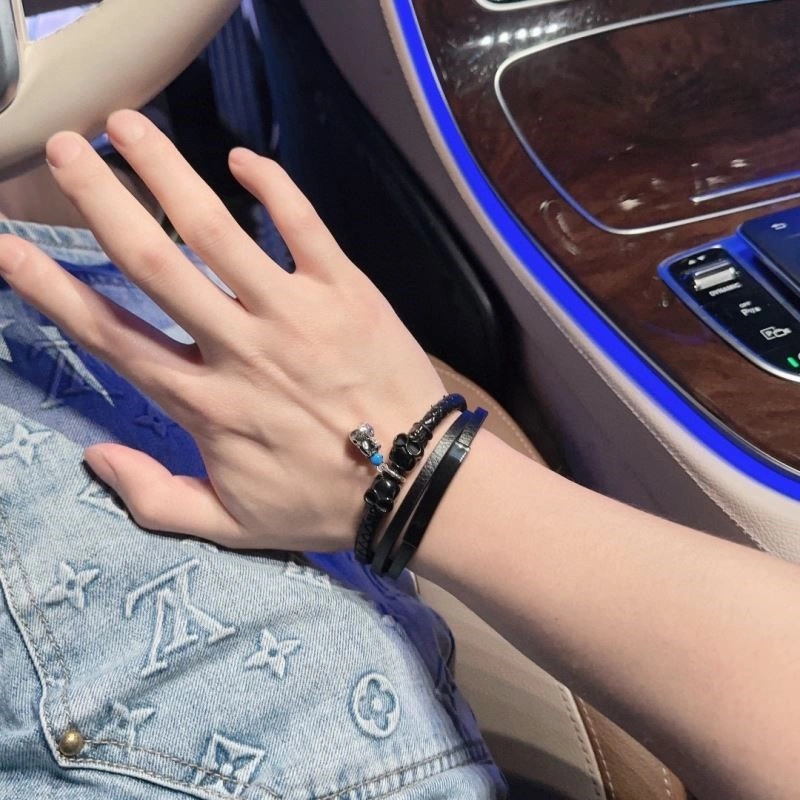 Contemporary Louis Vuitton Bracelets 249525