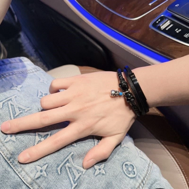 Contemporary Louis Vuitton Bracelets 249525