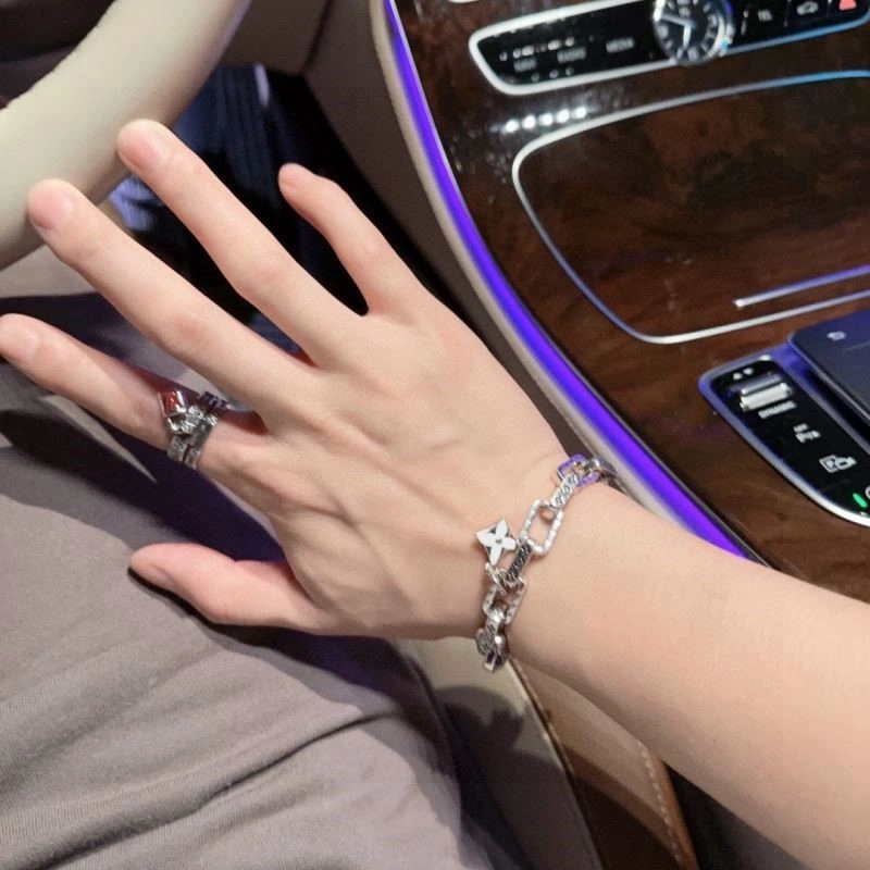 AllSeason Louis Vuitton Bracelets 249547