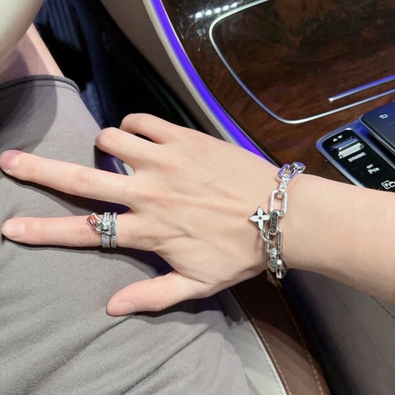 AllSeason Louis Vuitton Bracelets 249547