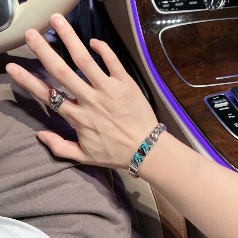 Sophisticated Louis Vuitton Bracelets 249544