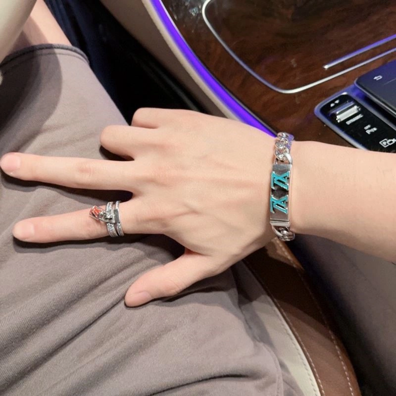Sophisticated Louis Vuitton Bracelets 249544