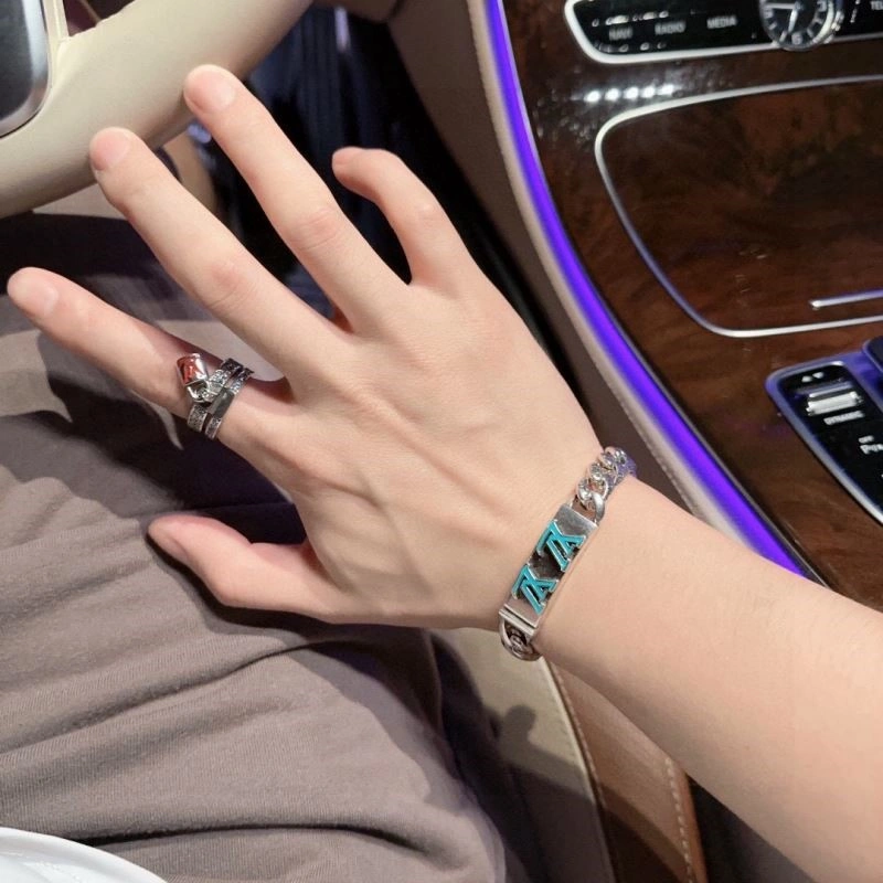 Sophisticated Louis Vuitton Bracelets 249544