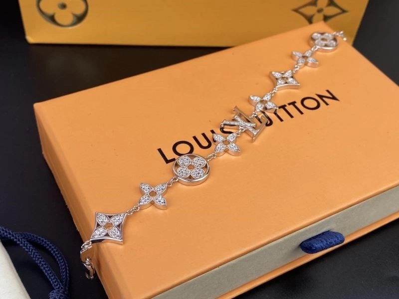 Louis Vuitton Bracelets Neat 249522