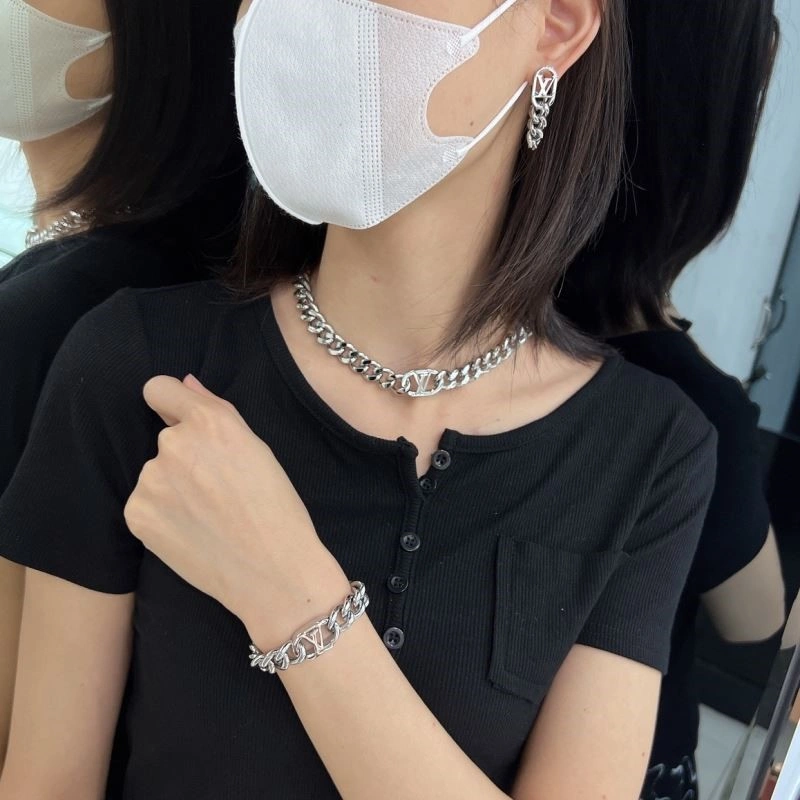 Tailored Louis Vuitton Bracelets 249528