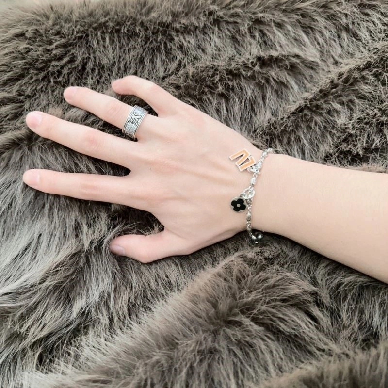 Youthful Louis Vuitton Bracelets 249508