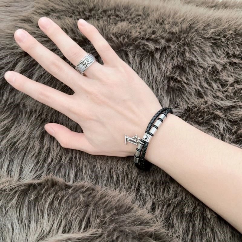 Breathable Louis Vuitton Bracelets 249501