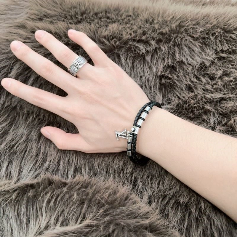 Breathable Louis Vuitton Bracelets 249501