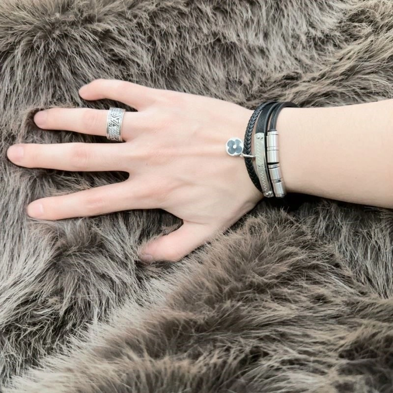 TimelessDesign Louis Vuitton Bracelets 249499