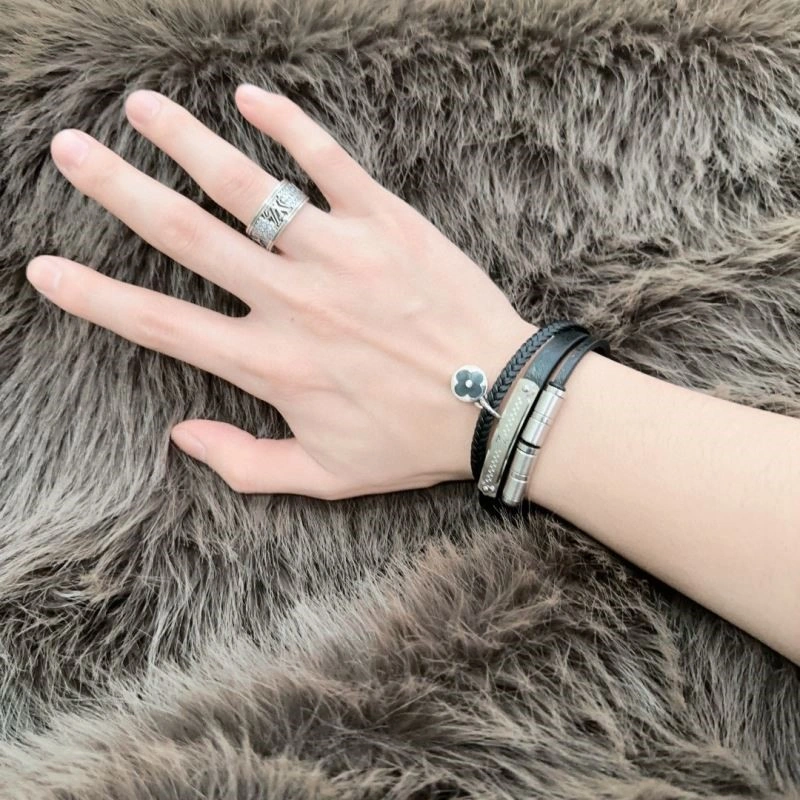 TimelessDesign Louis Vuitton Bracelets 249499