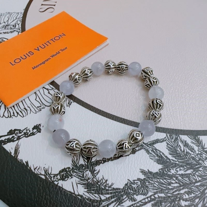 Sleek Louis Vuitton Bracelets 249485