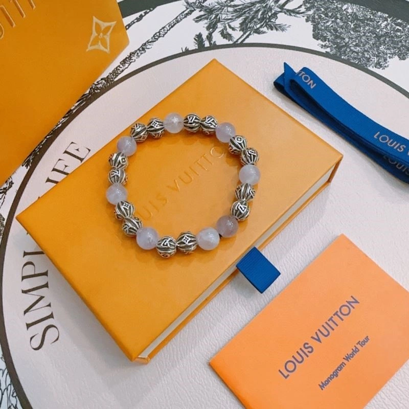 Sleek Louis Vuitton Bracelets 249485