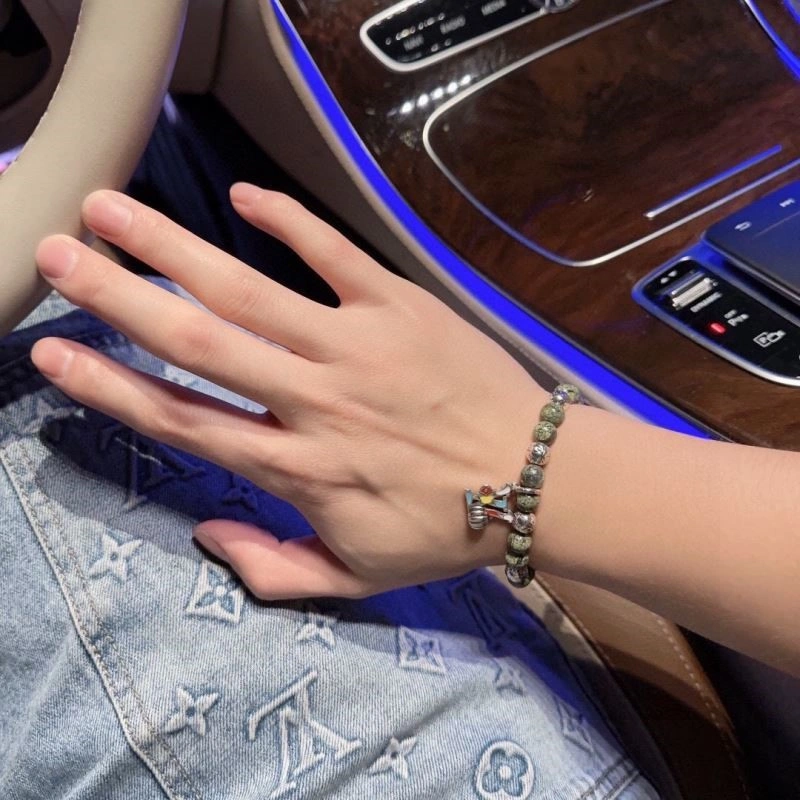 MoistureWicking Louis Vuitton Bracelets 249182