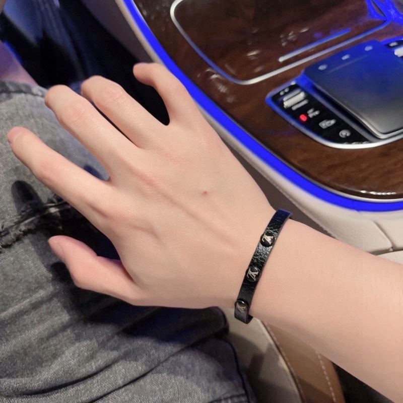 Upgraded Louis Vuitton Bracelets 249180