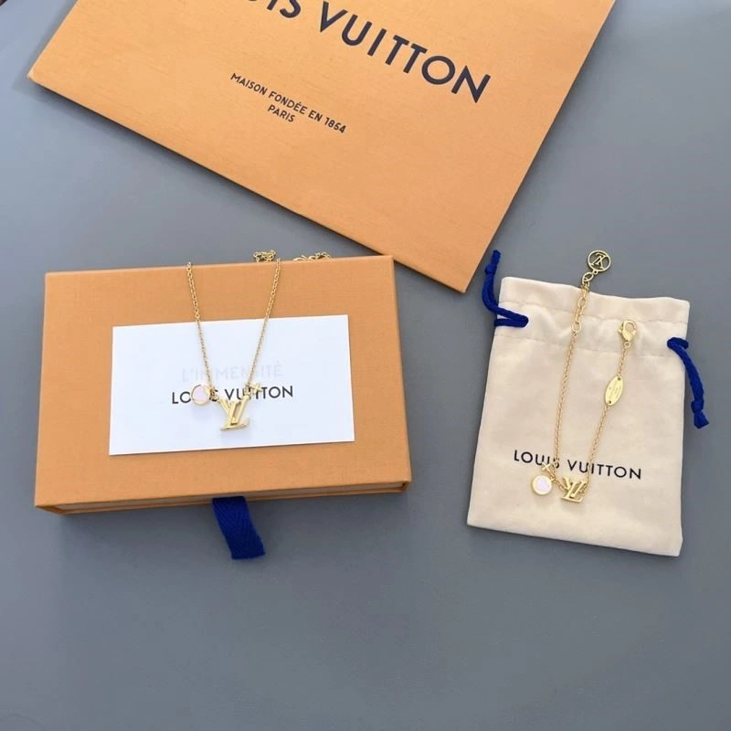 Effortless Louis Vuitton Bracelets 249161