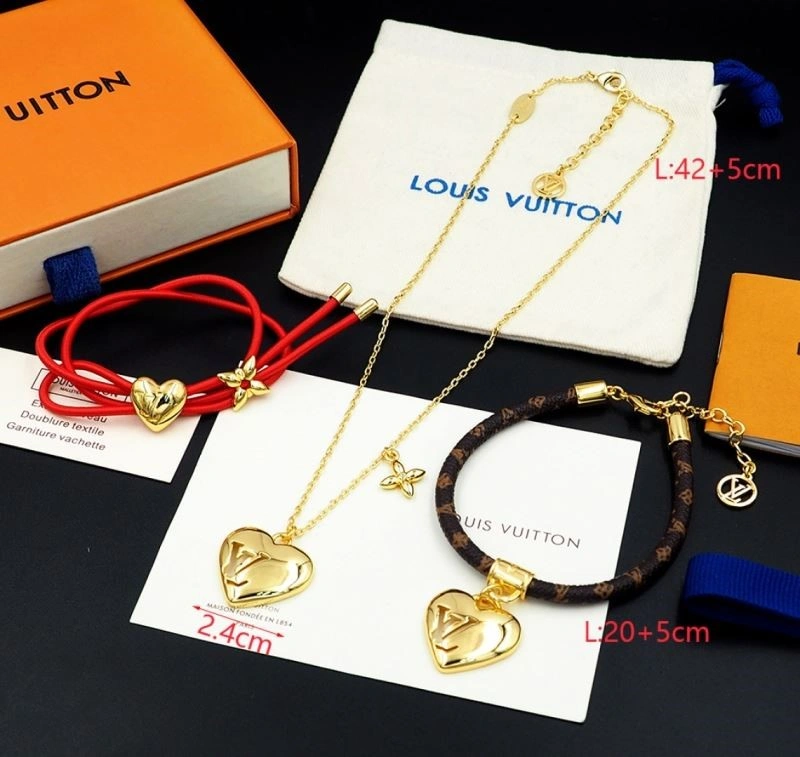 Snug Louis Vuitton Bracelets 249157