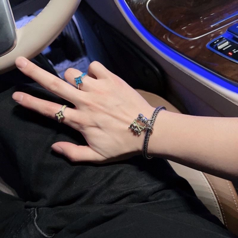 Louis Vuitton Bracelets SmartChoice 249177
