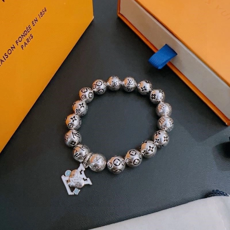 Neat Louis Vuitton Bracelets 249175