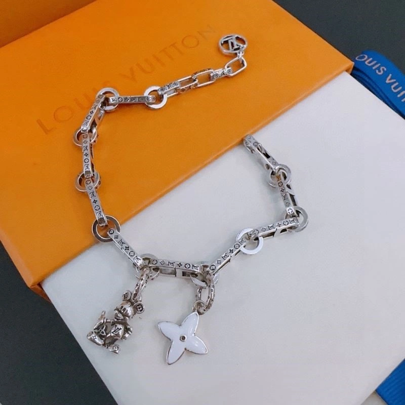 Fashionable Louis Vuitton Bracelets 249179