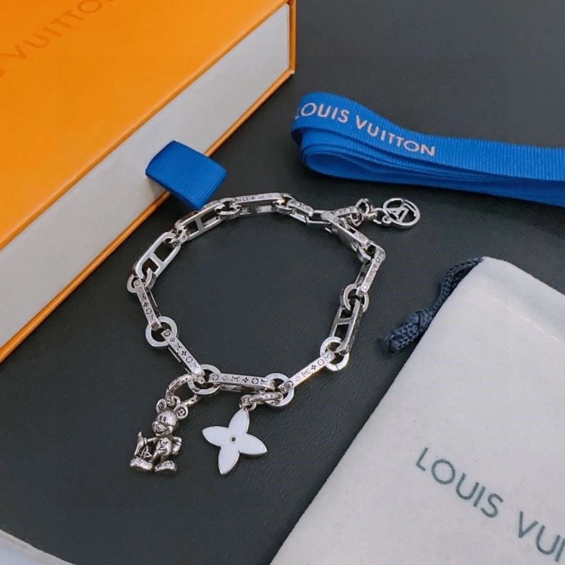 Fashionable Louis Vuitton Bracelets 249179