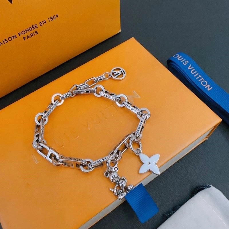 Fashionable Louis Vuitton Bracelets 249179