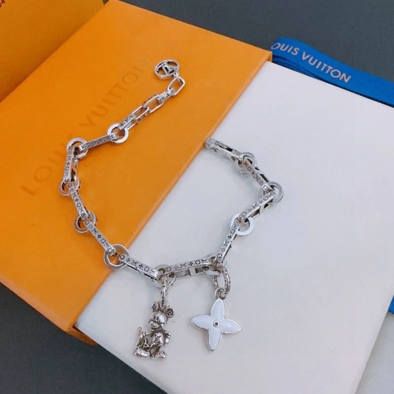 Fashionable Louis Vuitton Bracelets 249179