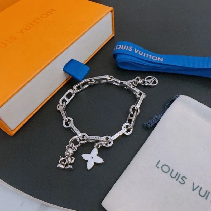 Fashionable Louis Vuitton Bracelets 249179