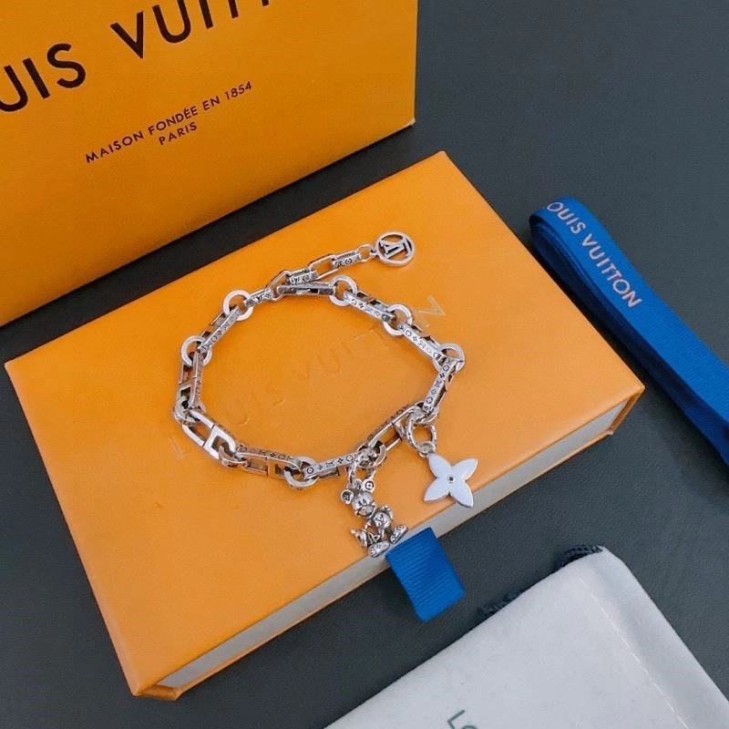 Fashionable Louis Vuitton Bracelets 249179