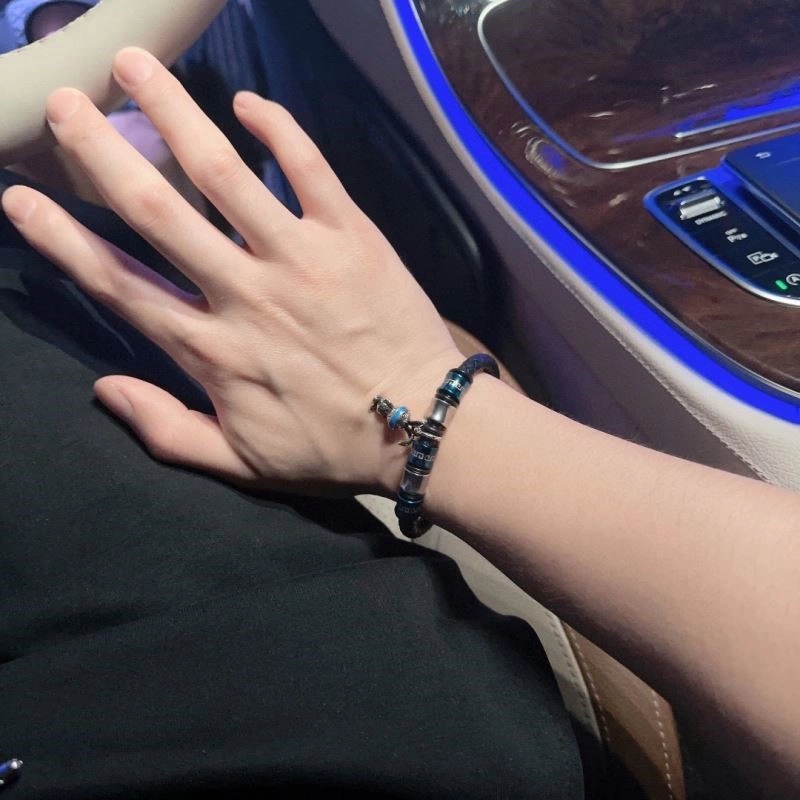 RelaxedFit Louis Vuitton Bracelets 249164