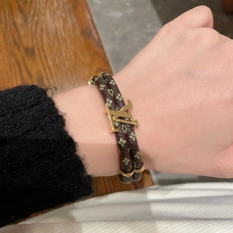 Louis Vuitton Bracelets ZipUp 249170