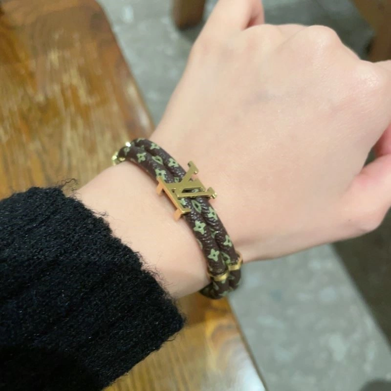 Louis Vuitton Bracelets ZipUp 249170