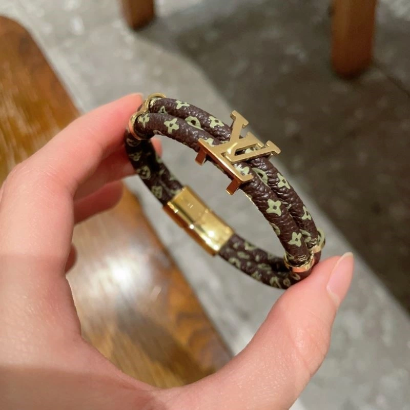 Louis Vuitton Bracelets ZipUp 249170