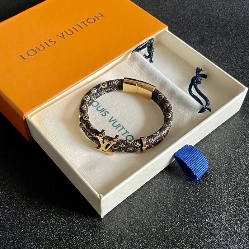 Louis Vuitton Bracelets ZipUp 249170