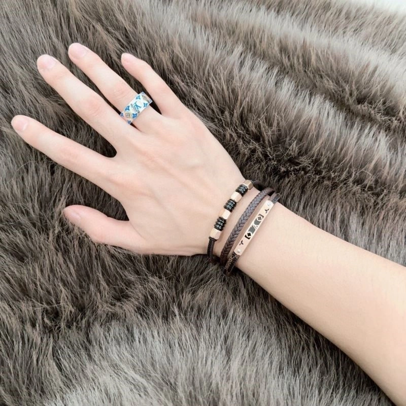 SoftTouch Louis Vuitton Bracelets 249174